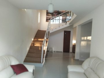 Sala e escada