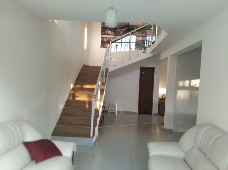 Sala e escada
