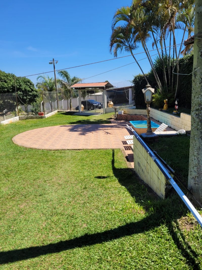 Vista da Casa e Terrenos